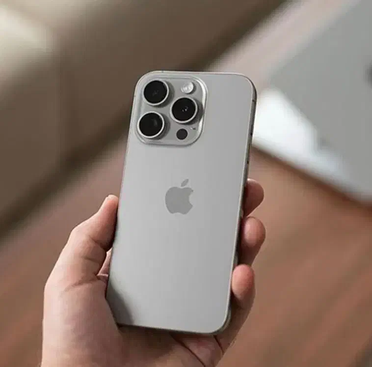 اپل ۱۵ پرو|موبایل|مشهد, عنصری|دیوار