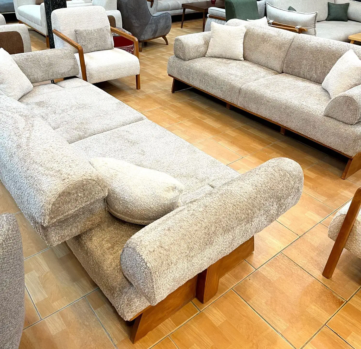 هلن مبل راحتی جدید و فوق العاده زیبا فروشگاه نفیس|مبلمان خانگی و میز عسلی|اصفهان, کساره|دیوار