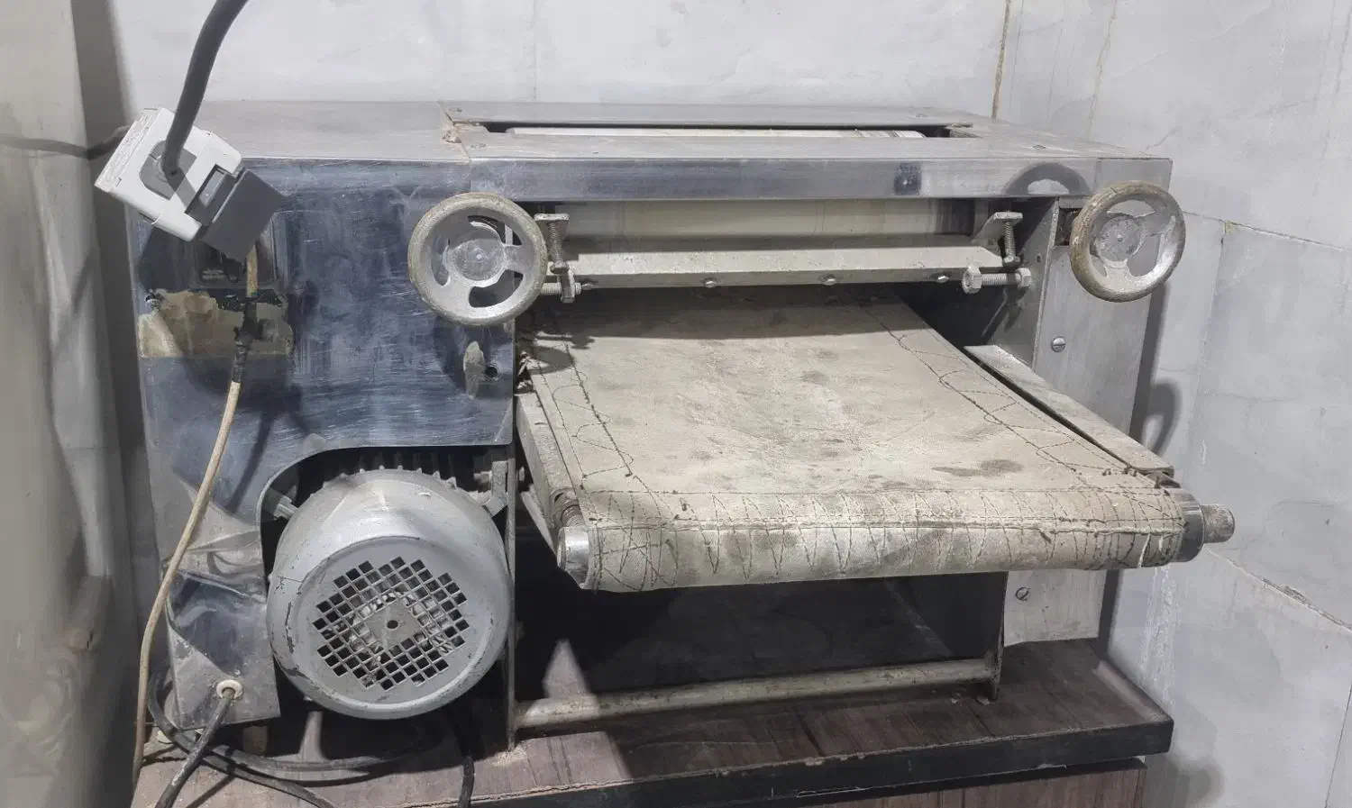 خمیر پهن کن|کافی‌شاپ و رستوران|مهریز, |دیوار