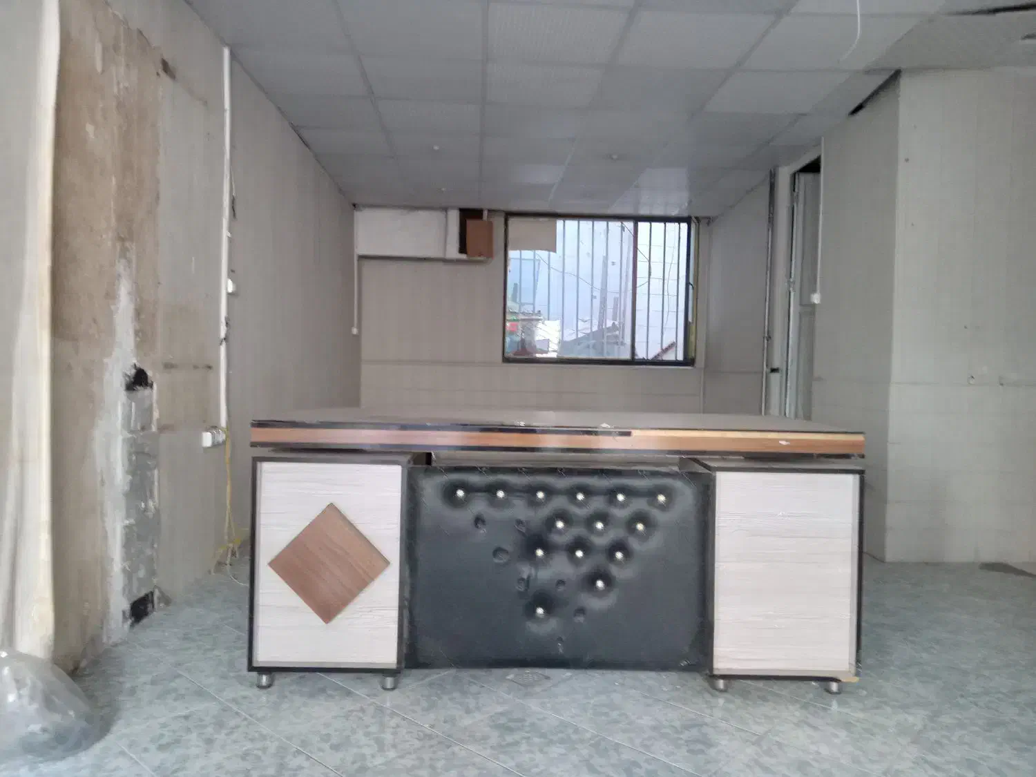 میز، پنج تیکه ال شکل همراه باشیشه رو میز|دفتر کار|سبزوار, قائم|دیوار