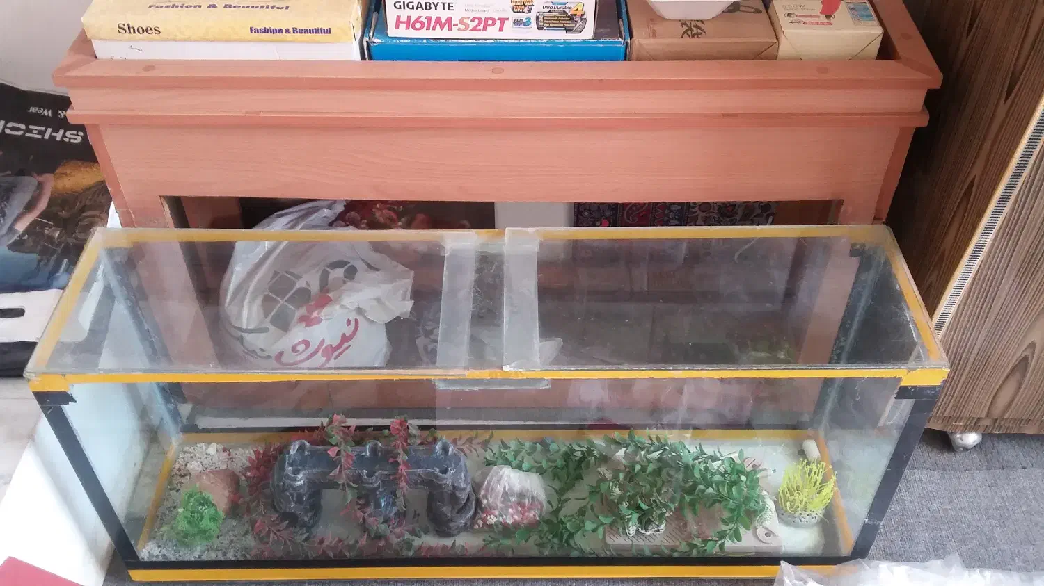 آکواریوم با کلبه چوبی و تمامی وسایل (بسیار تمیز )|ماهی|اصفهان, شهرک کاوه|دیوار