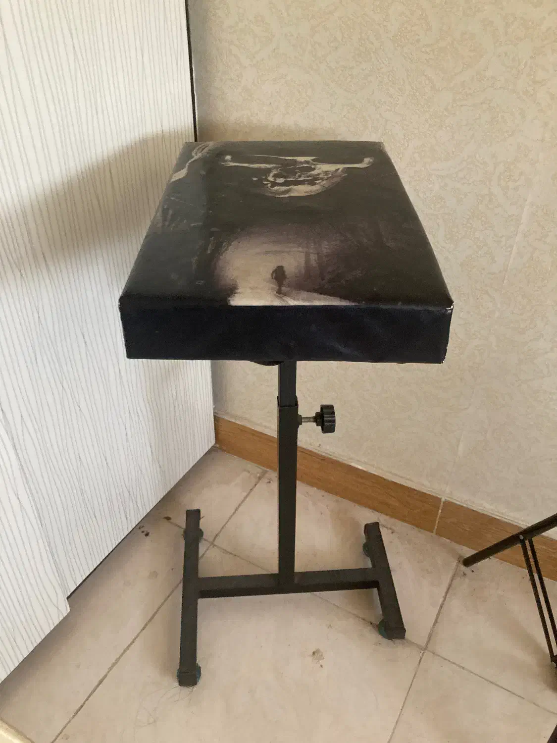 تخت|آرایشگاه و سالن‌های زیبایی|رشت, منظریه|دیوار