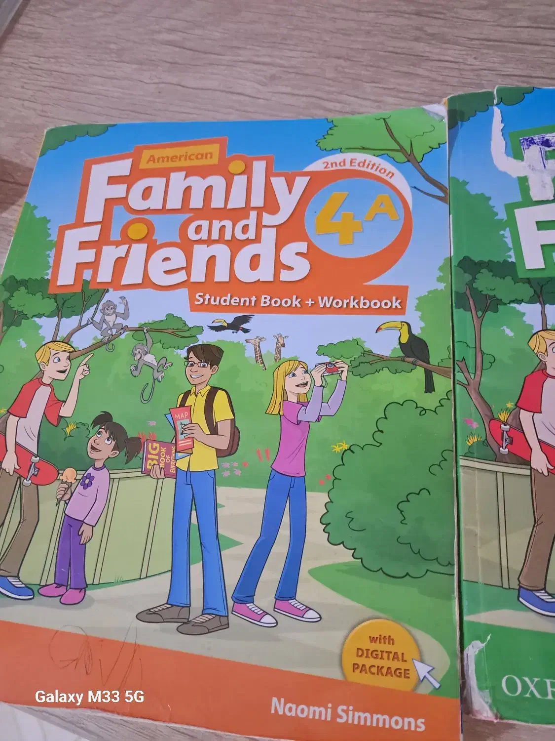 دوتا کتاب فامیلی فرندز سالم وتمیز|کتاب و مجله آموزشی|بروجرد, |دیوار