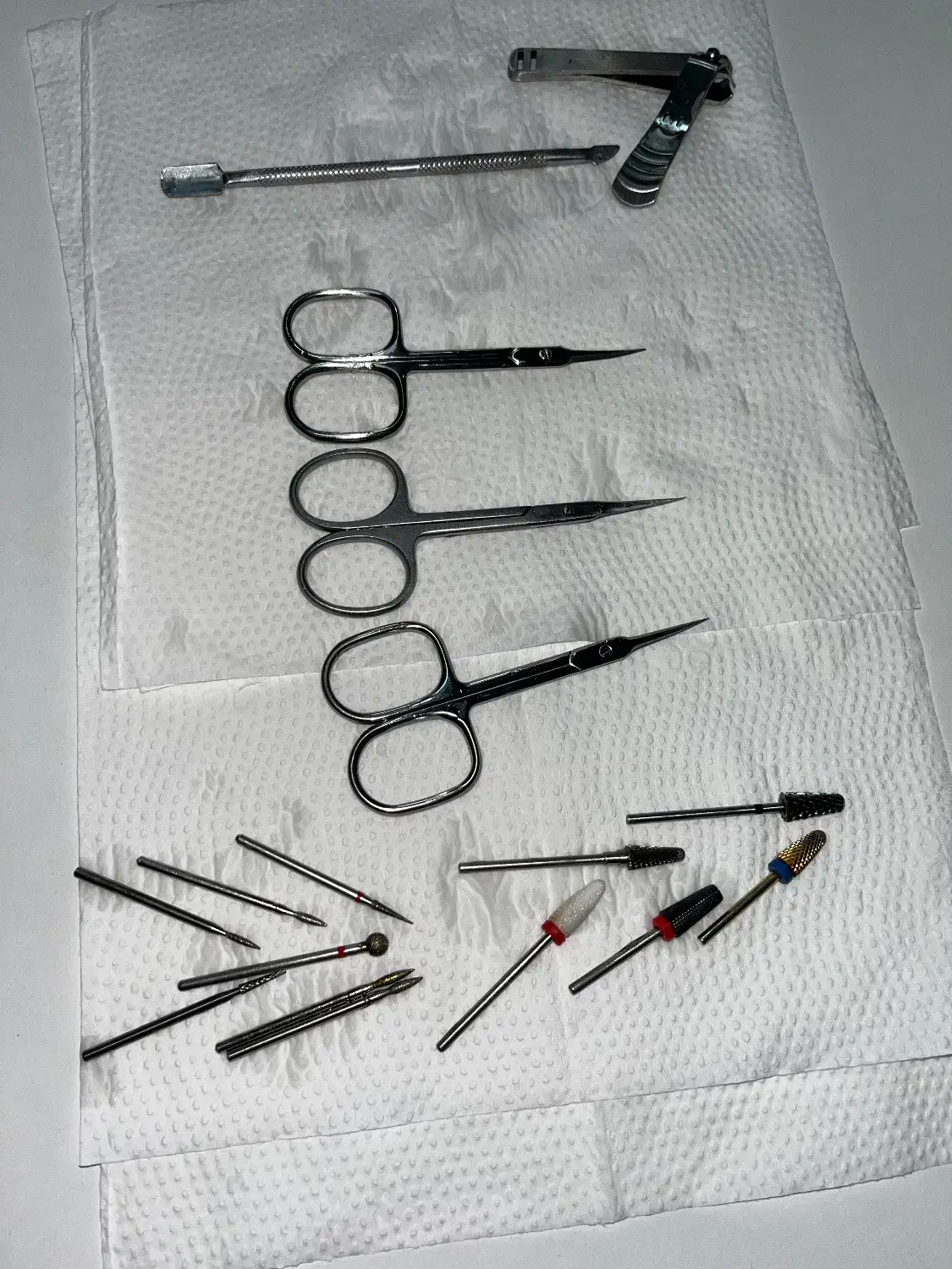 لوازم کاشت ناخن|آرایشگاه و سالن‌های زیبایی|بجنورد, |دیوار