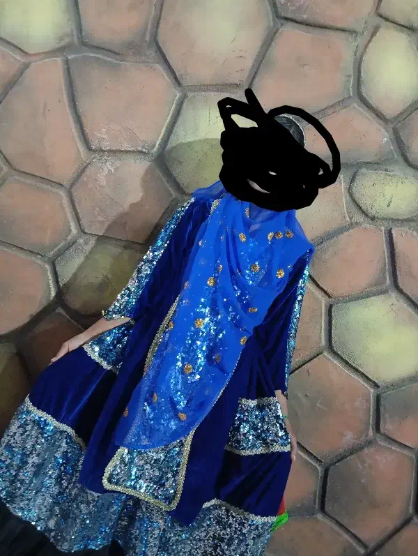 لباس|لباس|لالی, |دیوار