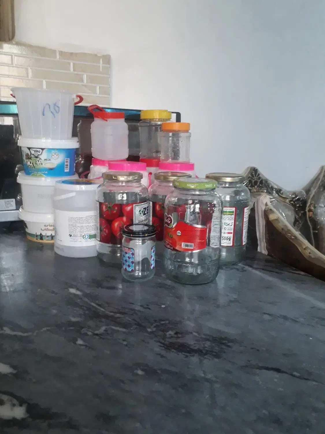 شیشه و دبه|ظروف نگهدارنده، پلاستیکی، یک‌بارمصرف|ارومیه, |دیوار