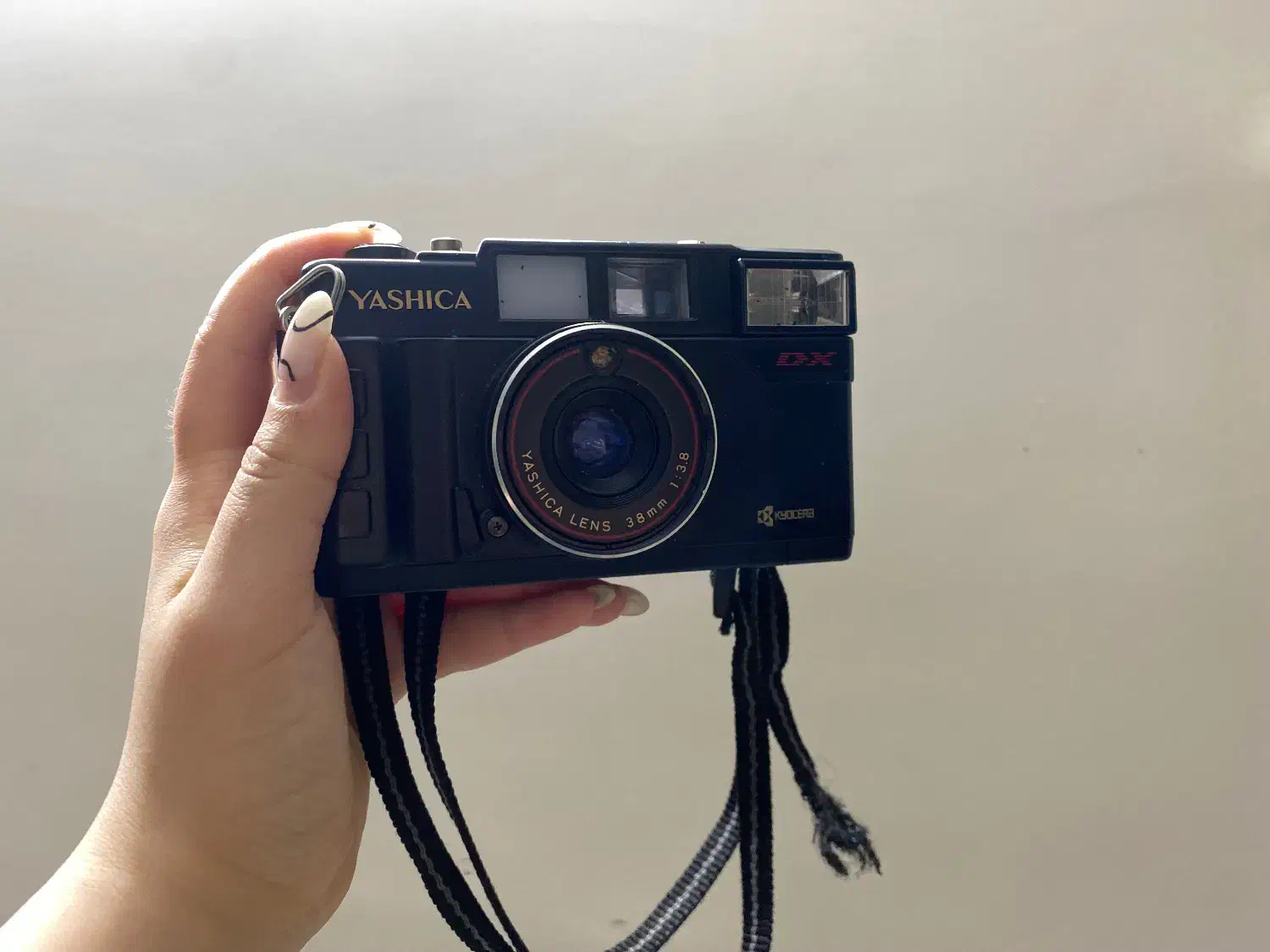 دوربین،دوربین یاشیکا،یاشیکا|دوربین عکاسی و فیلم‌برداری|تهران, آبشار تهران (دریاچه)|دیوار