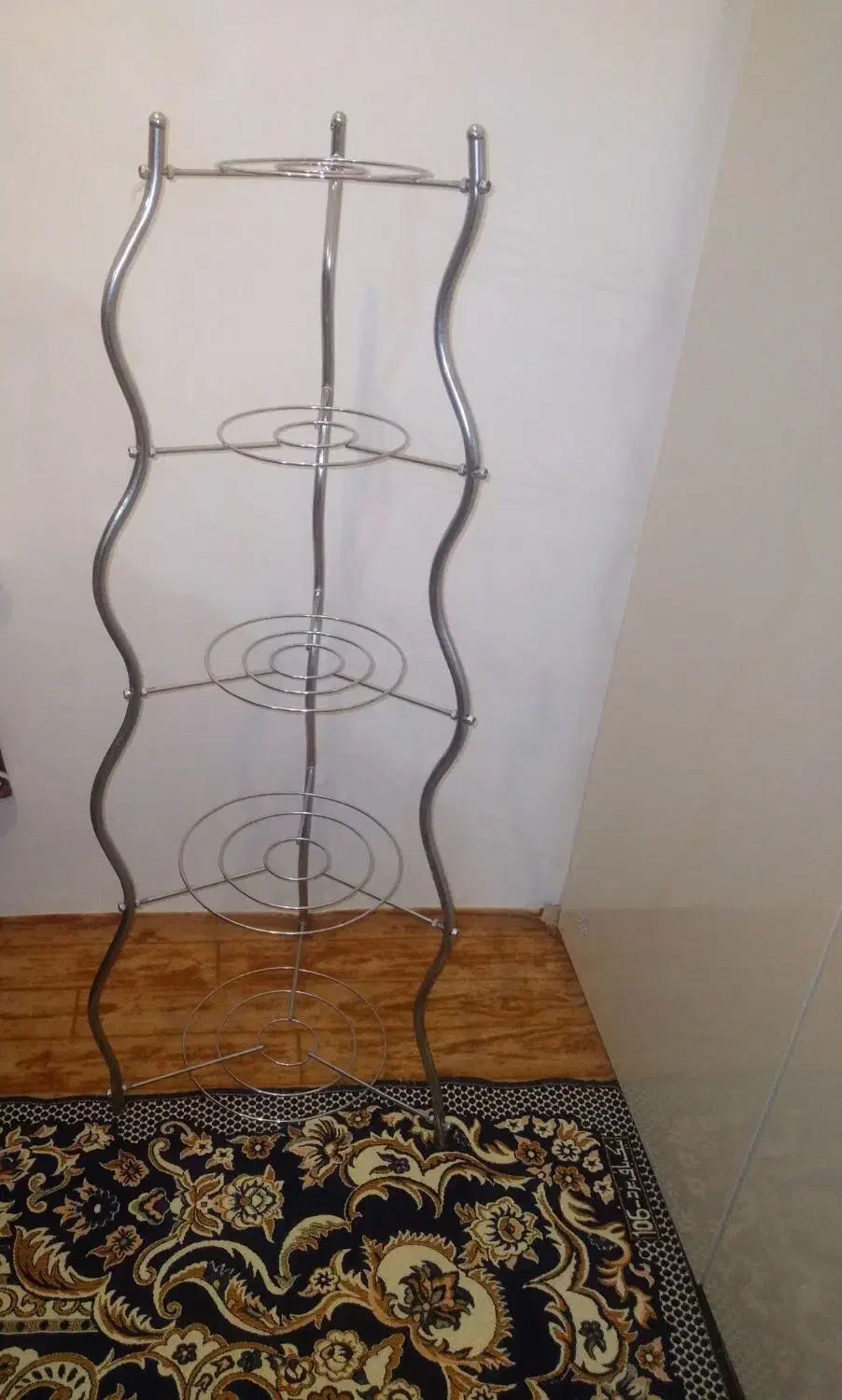 پایه قابلمه|آبچکان و نظمدهنده ظروف|خوی, |دیوار