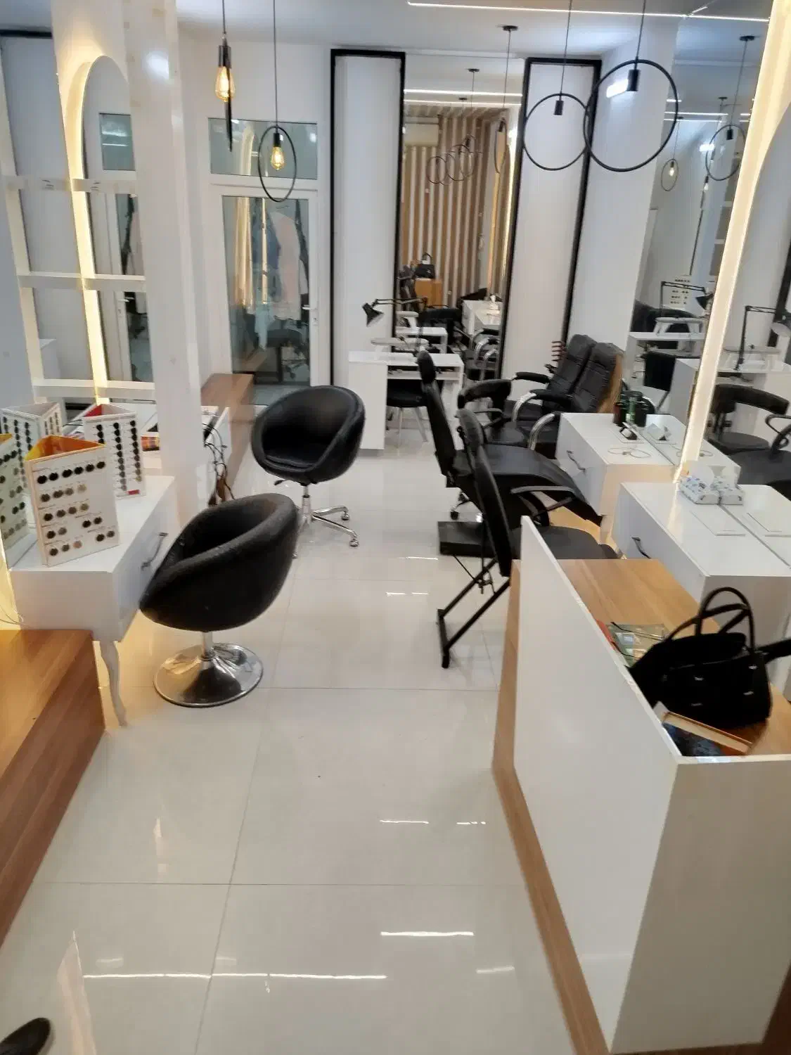 اپلاسیون رنگ و لایت میکاپ اصلاح کوتاهی مو اصلاح|خدمات آرایشگری و زیبایی|مشهد, آزادشهر|دیوار