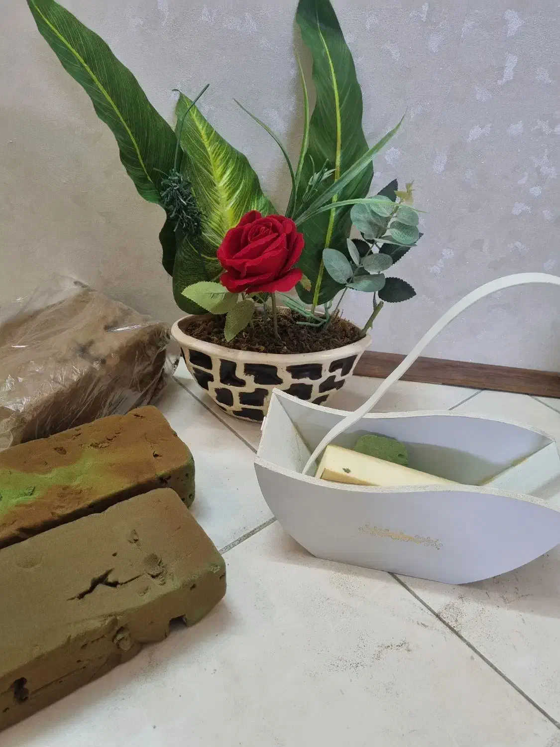 چند مدل گلدان گل و اسفنج|گل مصنوعی|مشهد, هنرور|دیوار