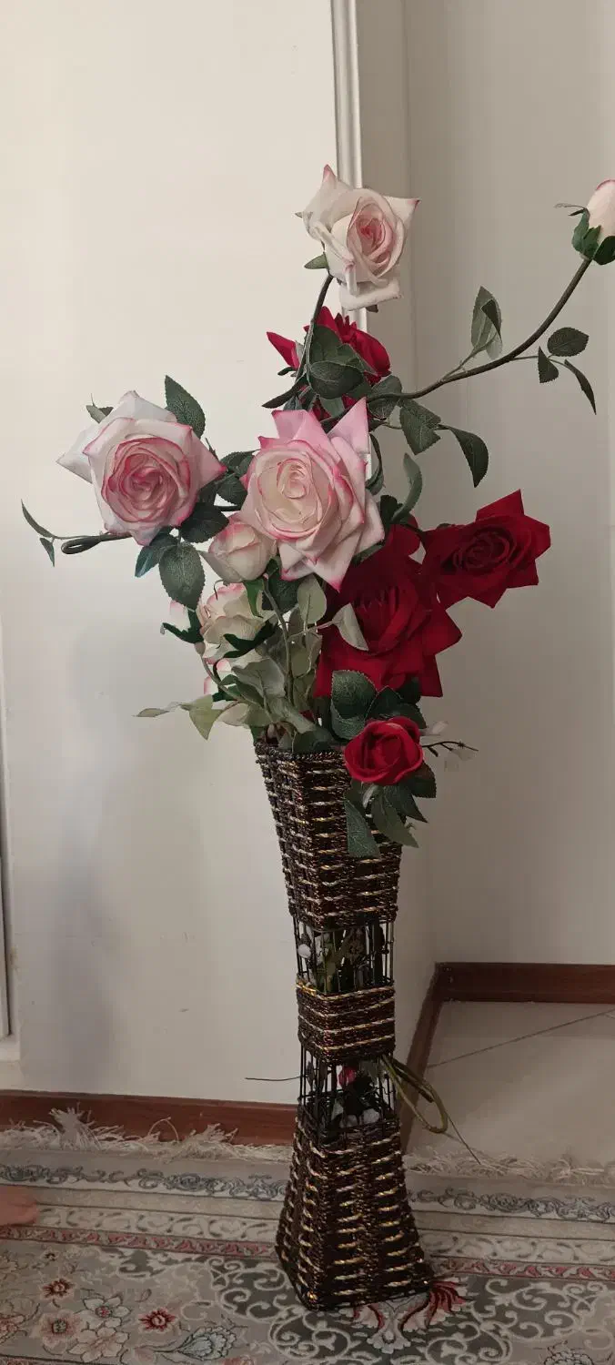 گل رز زیبا باگلدون|گل مصنوعی|رودهن, |دیوار