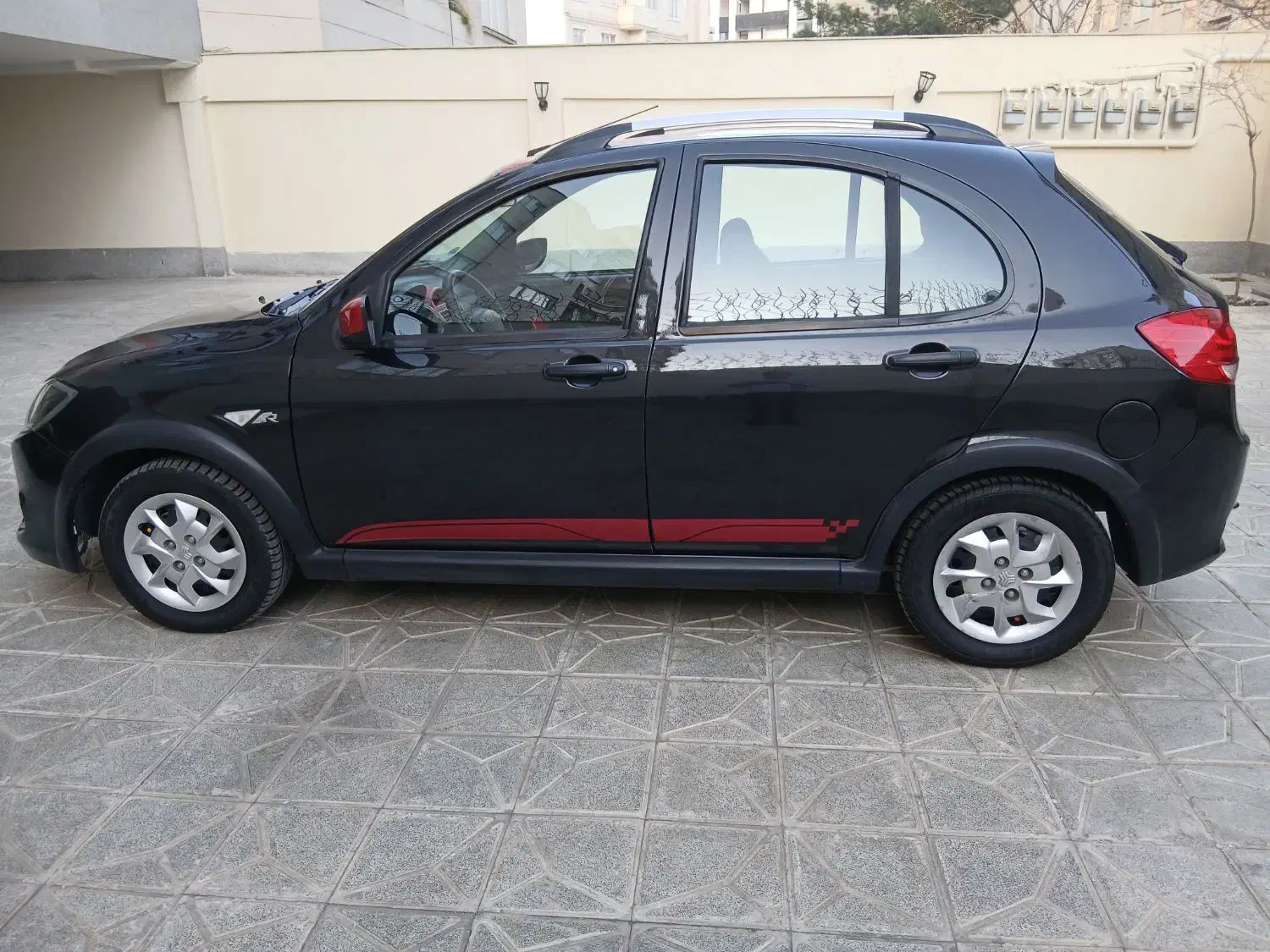 کوییک مشکی قرمز آر|خودرو سواری و وانت|مشهد, جاهد شهر|دیوار