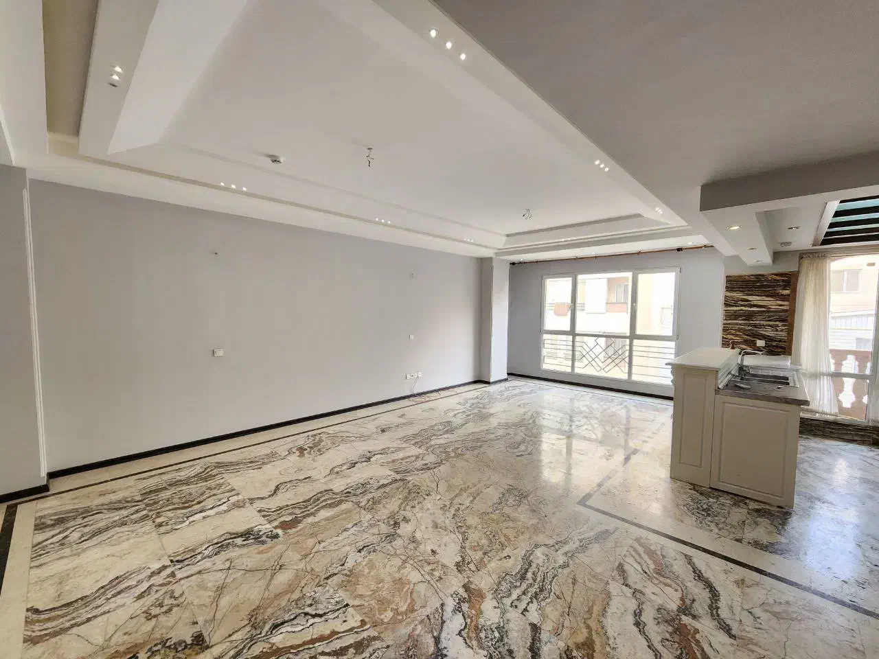 ۱۴۰ متر ۳ خوابه فول سالن پرده خور چهارباغ شرقی