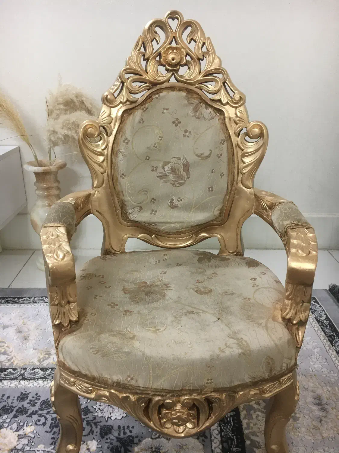 یک عددصندلی کودک|تخت و صندلی بچه|قم, پردیسان|دیوار