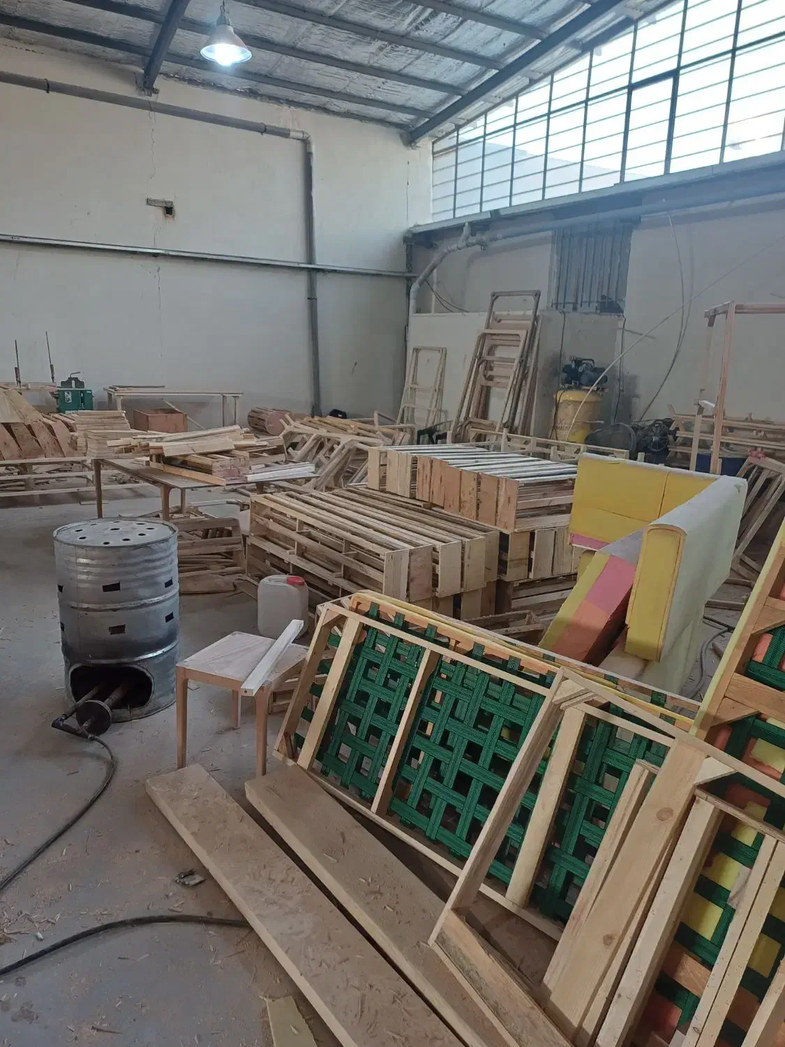 نجار حرفه ای مبل راحتی ووسط کار|استخدام صنعتی، فنی، مهندسی|چهاردانگه (تهران), |دیوار