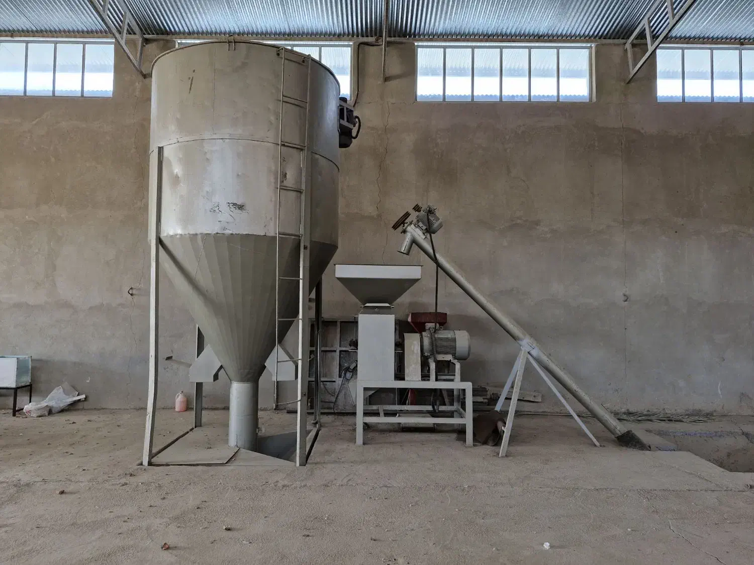 اجاره سوله ۷۰۰ متری در مرودشت روستای شول|اجارهٔ دفتر صنعتی، کشاورزی، تجاری|مرودشت, نقش رستم|دیوار