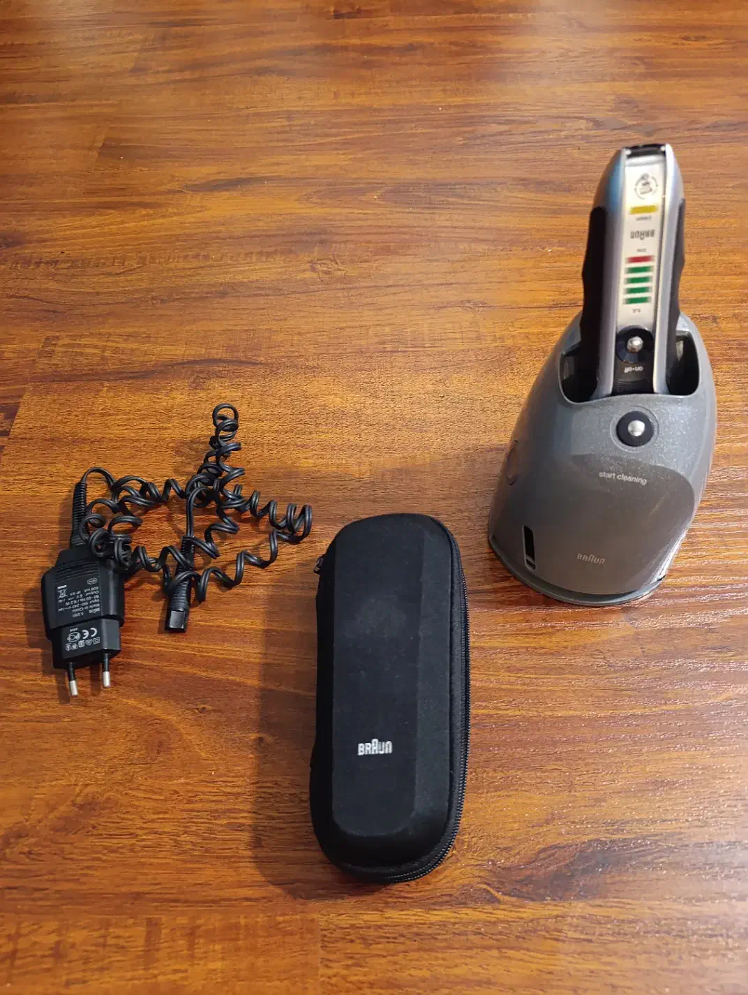 ریش تراش سری ۵ براون با دستگاه شستشو اتومات|آرایشی، بهداشتی، درمانی|رشت, معلم|دیوار