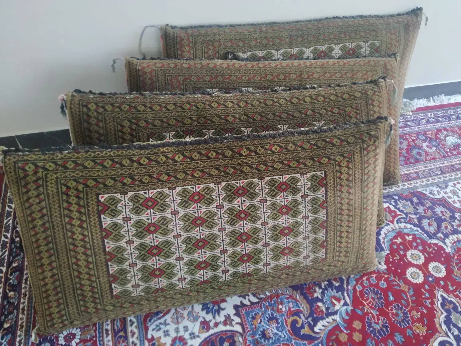 ۴عدد پشتی سنتی|پشتی|خرمآباد, |دیوار