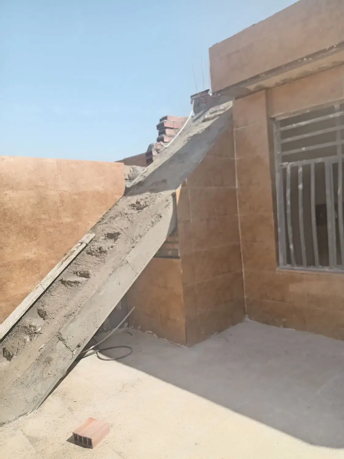 6در17اسکلت بتون بعست کوچه 32نماسرامیک سنددستی|فروش خانه و ویلا|کرمان, |دیوار