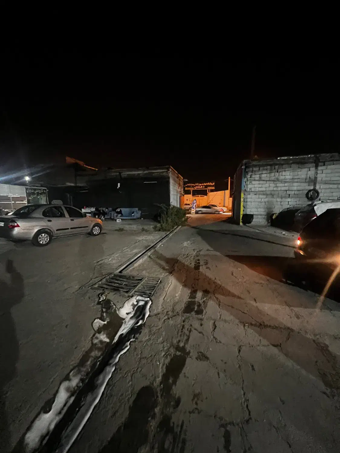 ب دو نیرو جهت کار در کارواش|استخدام سرایداری و نظافت|هشتگرد, هشتگرد قدیم|دیوار