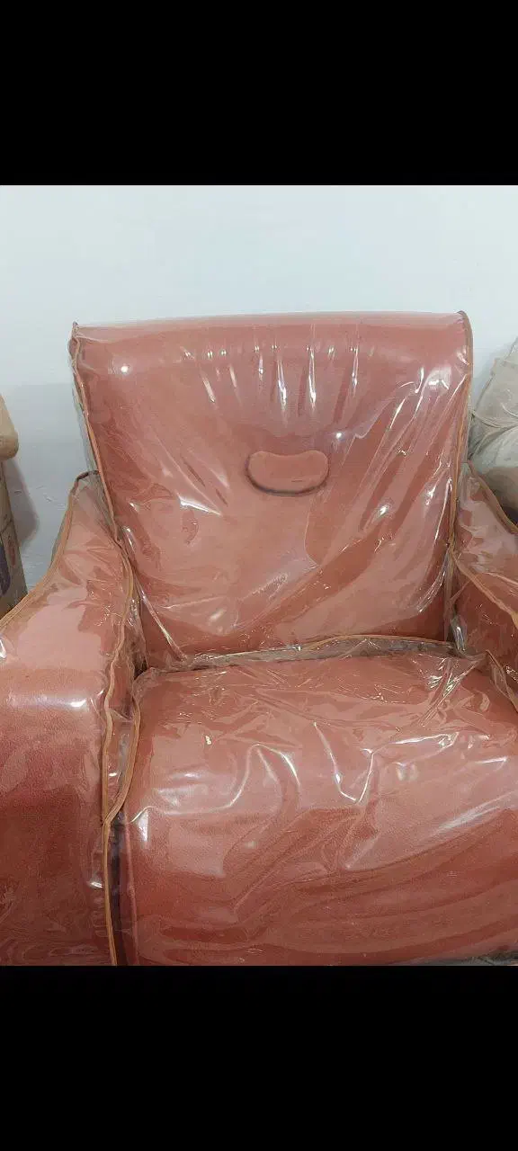 مبل راحتی تمیز ۵ نفره|مبلمان خانگی و میز عسلی|نیشابور, هفده شهریور|دیوار