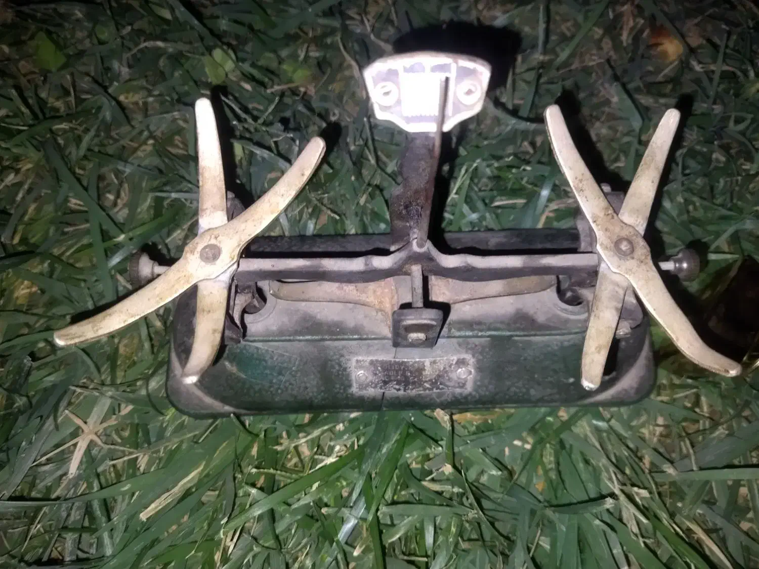 ترازو قدیمی|کلکسیون اشیاء عتیقه|مشهد, بهمن|دیوار