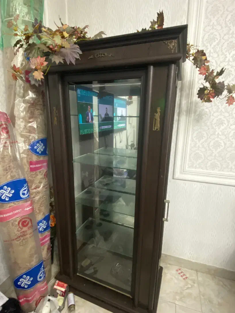 بوفه شیشه ای ۴ طبقه چراغ دار|بوفه، ویترین، کنسول|رشت, آزادگان|دیوار