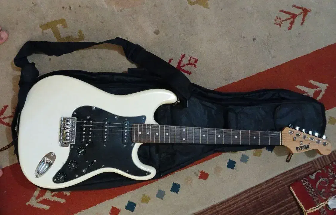 فروش فوری گیتار الکتریک|گیتار، بیس، امپلیفایر|بندرعباس, |دیوار