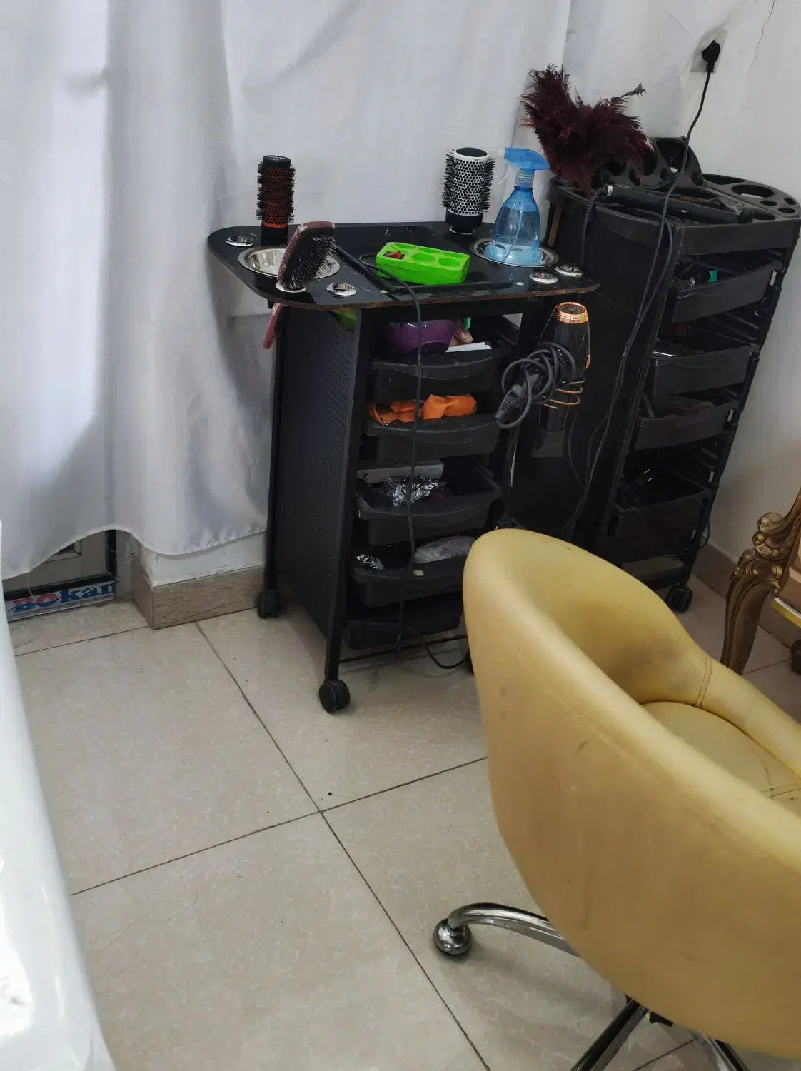 تجهیزات آرایشگاهی|آرایشگاه و سالنهای زیبایی|صحنه, |دیوار