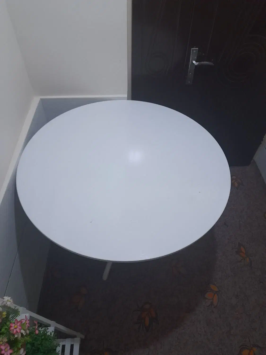 میز گرد|میز و صندلی غذاخوری|اصفهان, سرشبادران|دیوار