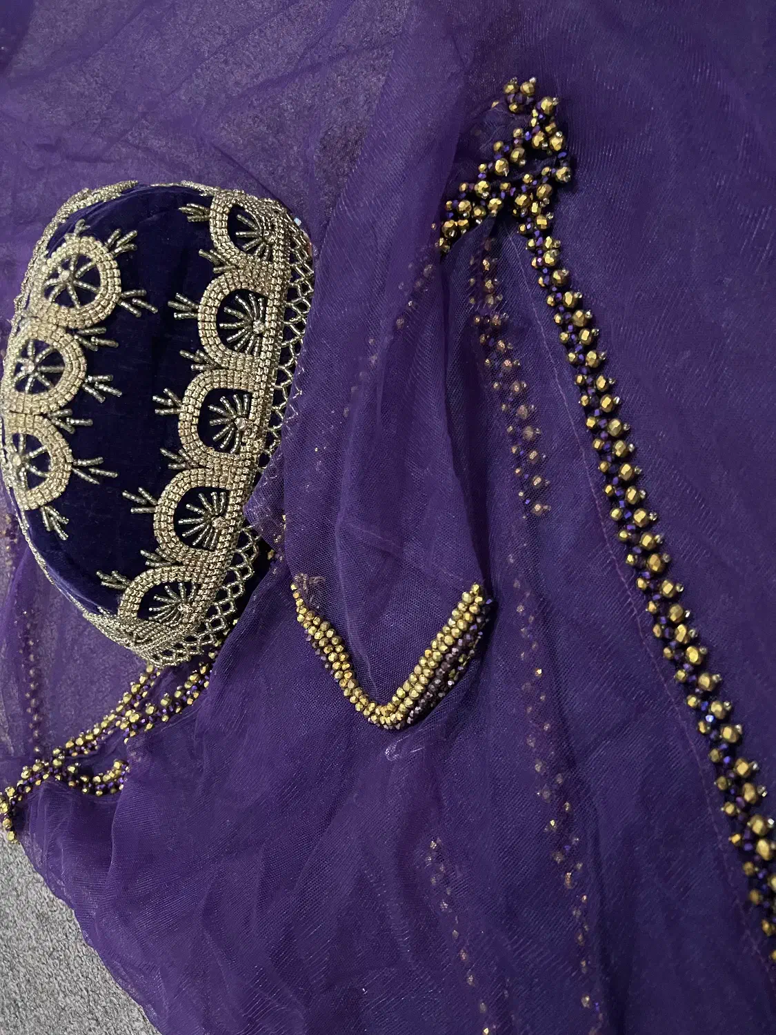 لباس محلی بنفشدر حد نو|لباس|دوگنبدان, |دیوار