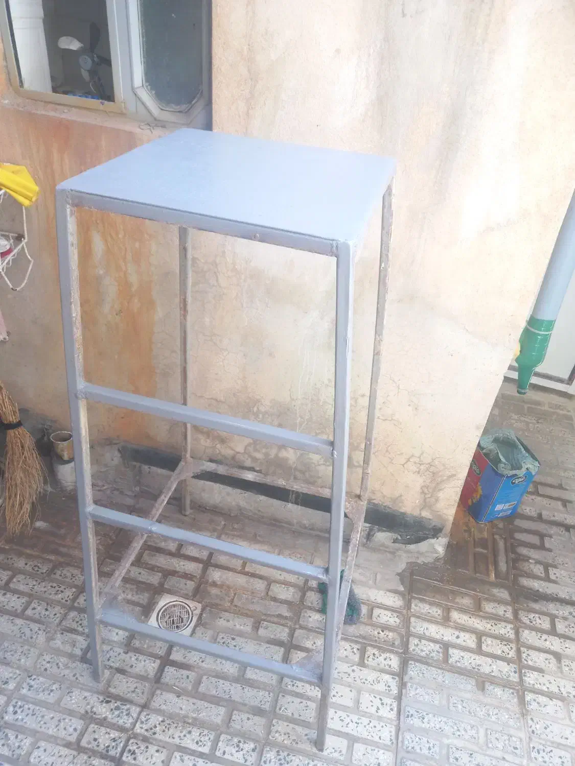 چهار پایه آهنی|صندلی و نیمکت|اسلام‌‌آباد غرب, |دیوار