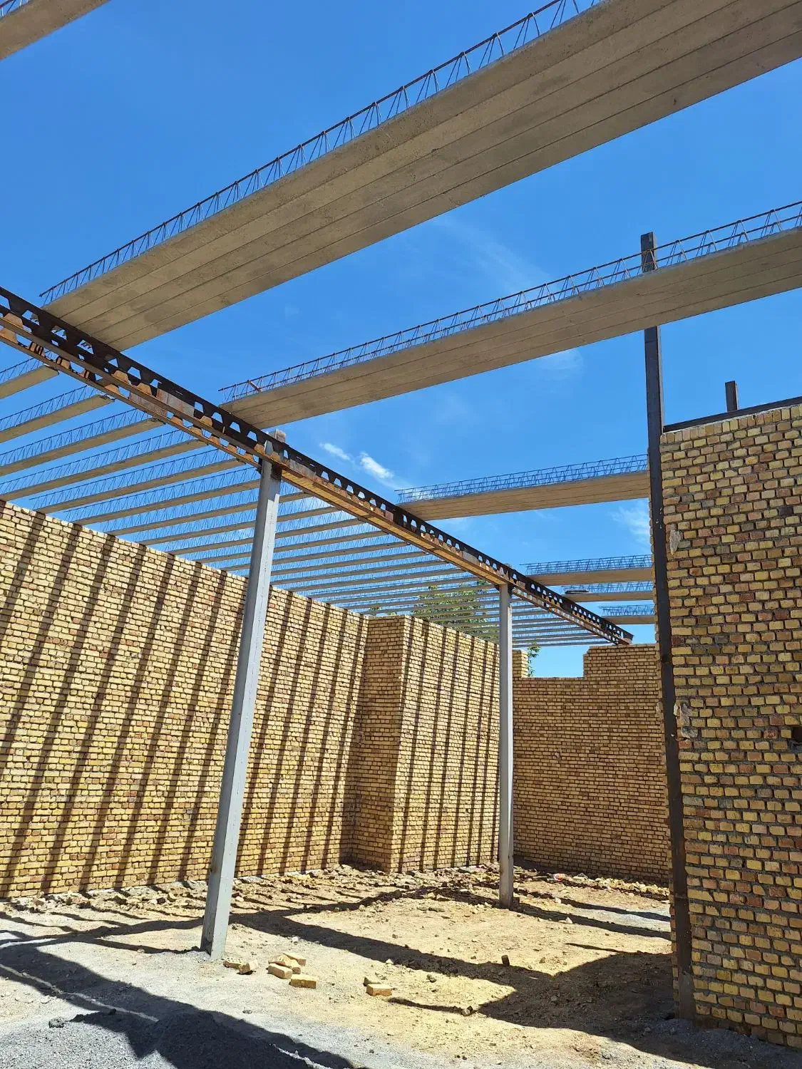 جوشکاری پیمانکاری ساخت انواع سازه سبک شیروانی بتنی|خدمات پیشه و مهارت|همدان, |دیوار