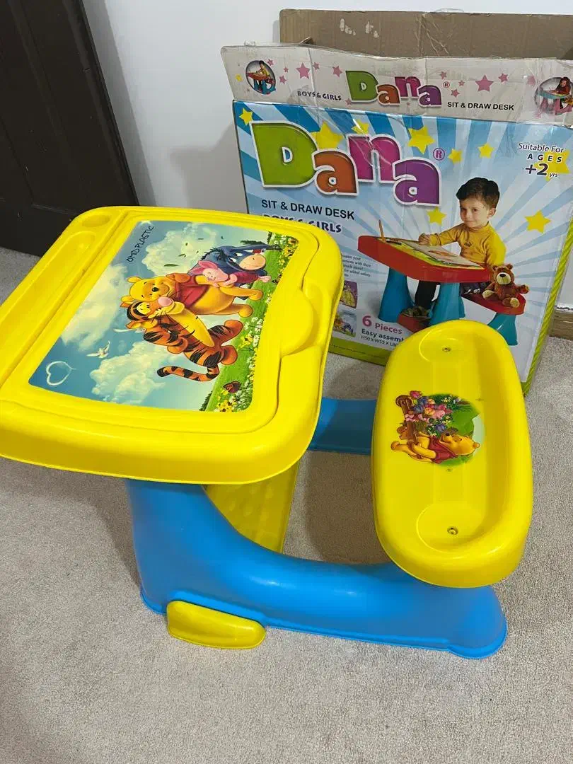 میز تحریر و کامپیوتر|میز تحریر و کامپیوتر|جم, |دیوار