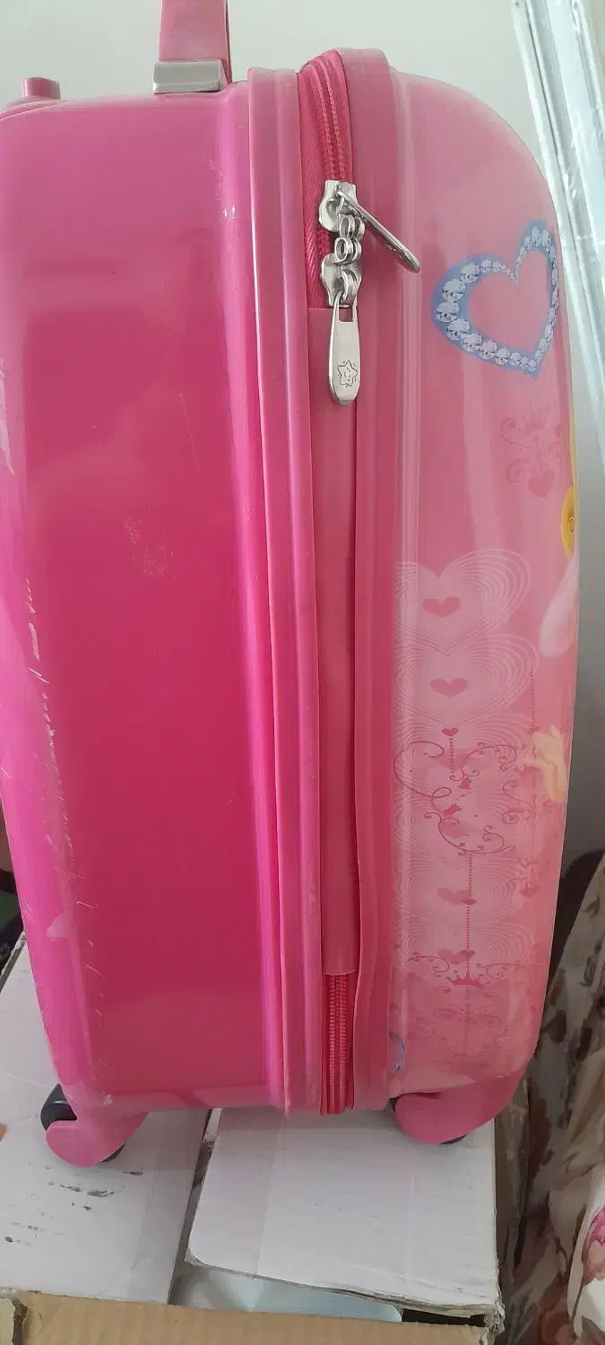 چمدان دخترانه|کفش و لباس بچه|رودهن, |دیوار