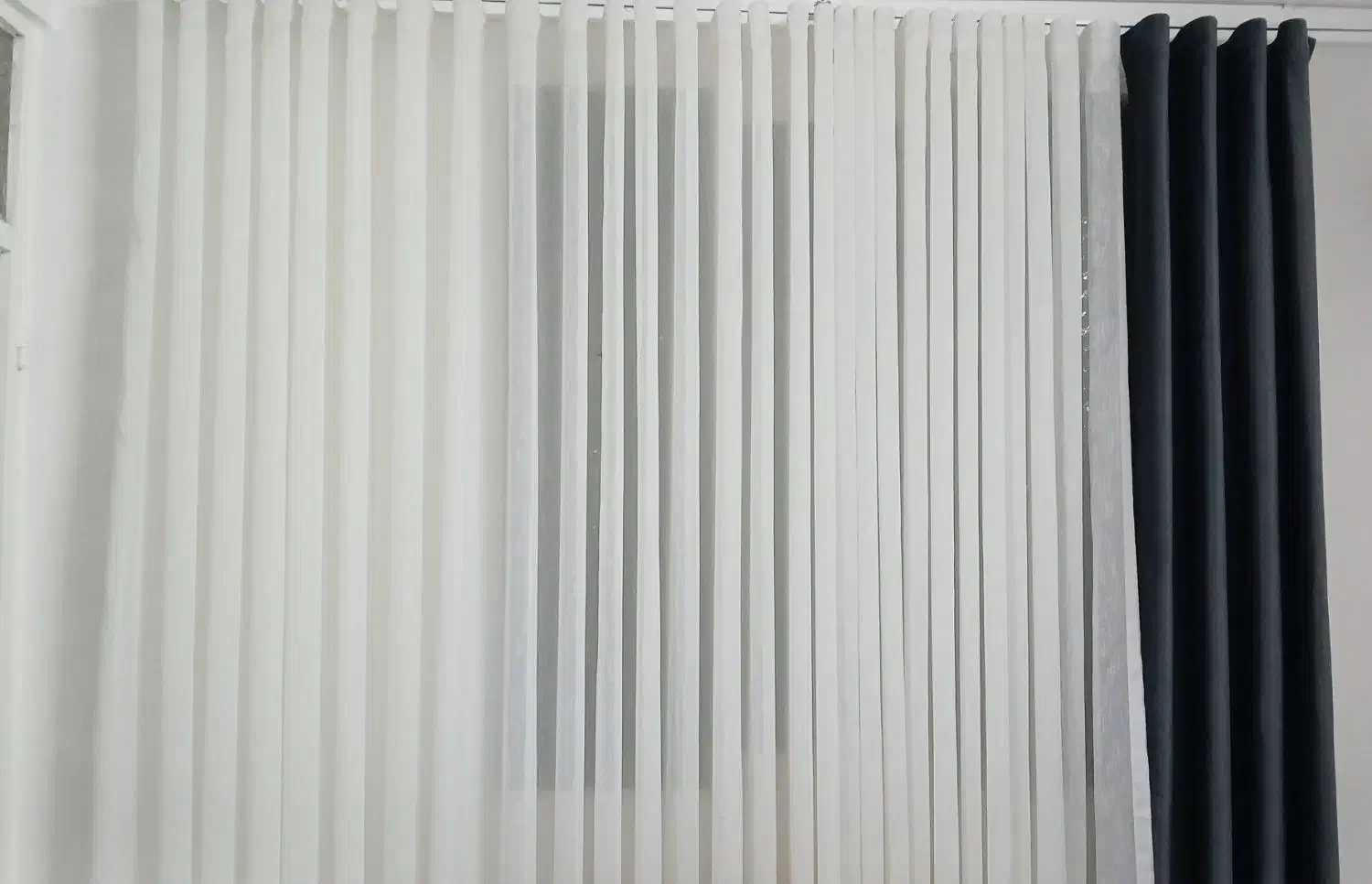 پرده مینیمال با پارچه ترک شاین دار و مخمل طوسی|پرده، رانر، رومیزی|قم, زاویه|دیوار