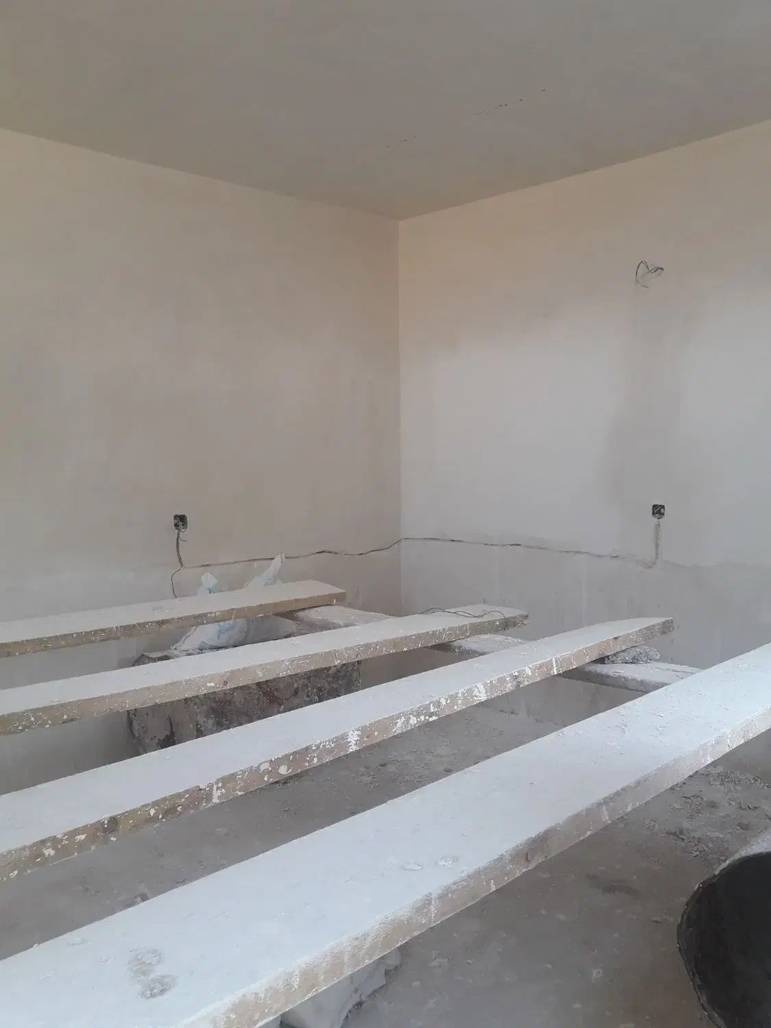 گج سفید.خورده کاری گج خاک.لکه گیری|خدمات پیشه و مهارت|بجنورد, |دیوار