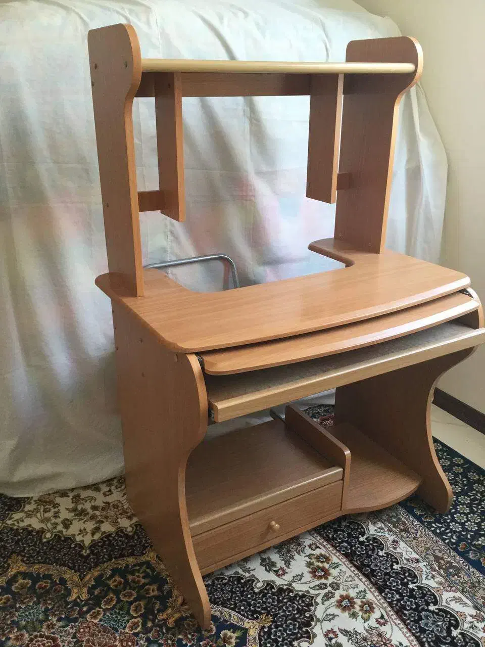 میز تحریر و کامپیوتر|میز تحریر و کامپیوتر|شهریار, شهریار|دیوار