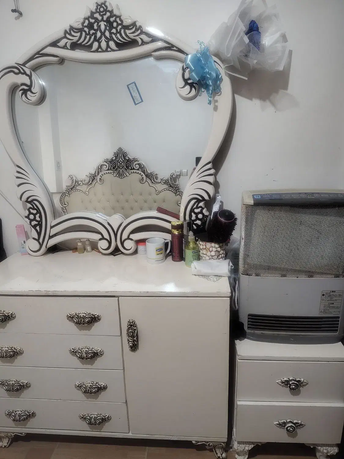 تخت خواب|تخت و سرویس خواب|تربت‌حیدریه, نواب صفوی|دیوار