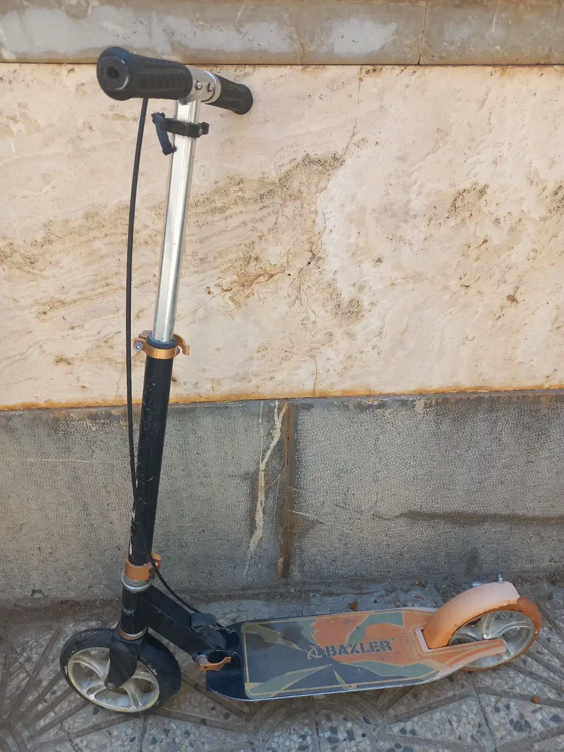 اسکوتر بدنه سالم و قوی|دوچرخه، اسکیت، اسکوتر|بروجرد, |دیوار