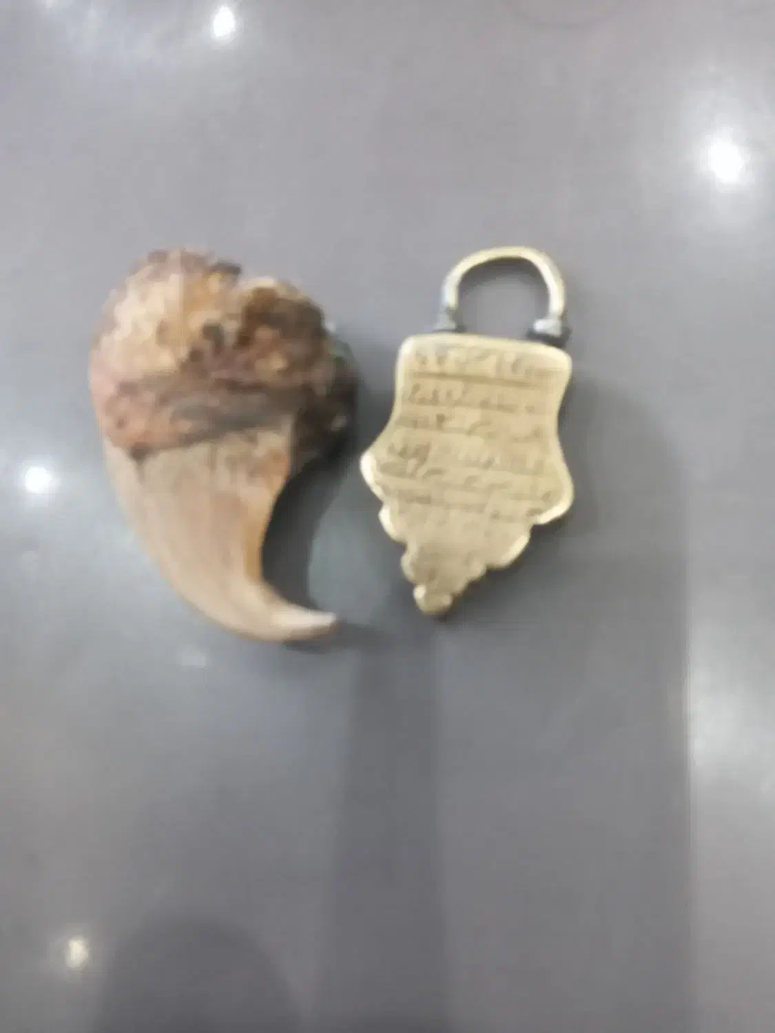 قفل کمر برنجی کهنه وچنج پلنگ|کلکسیون اشیاء عتیقه|فارسان, |دیوار