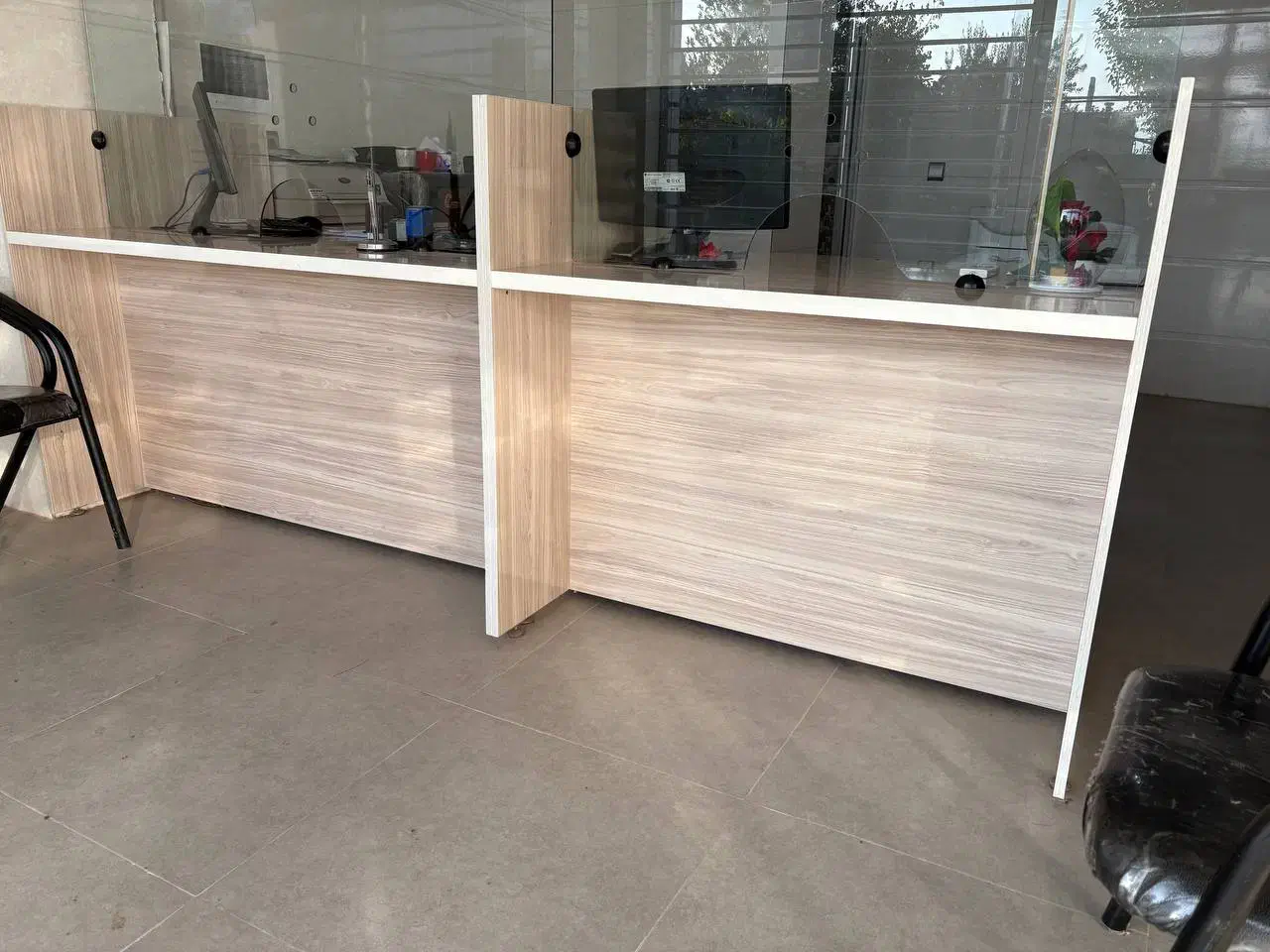 میز پذیرش دونفره درحده نو|مبلمان اداری|چورزق, |دیوار