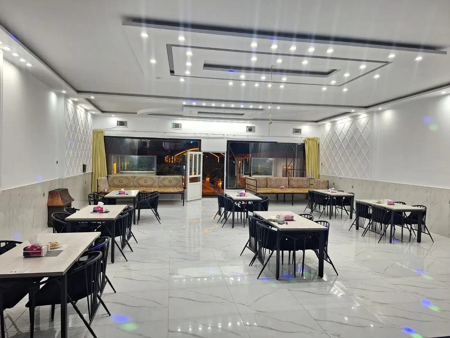 باغچه رستوران مهر و ماه/سالن/مراسم/جشن/عقد|خدمات پذیرایی، مراسم|رباطکریم, وهن آباد|دیوار