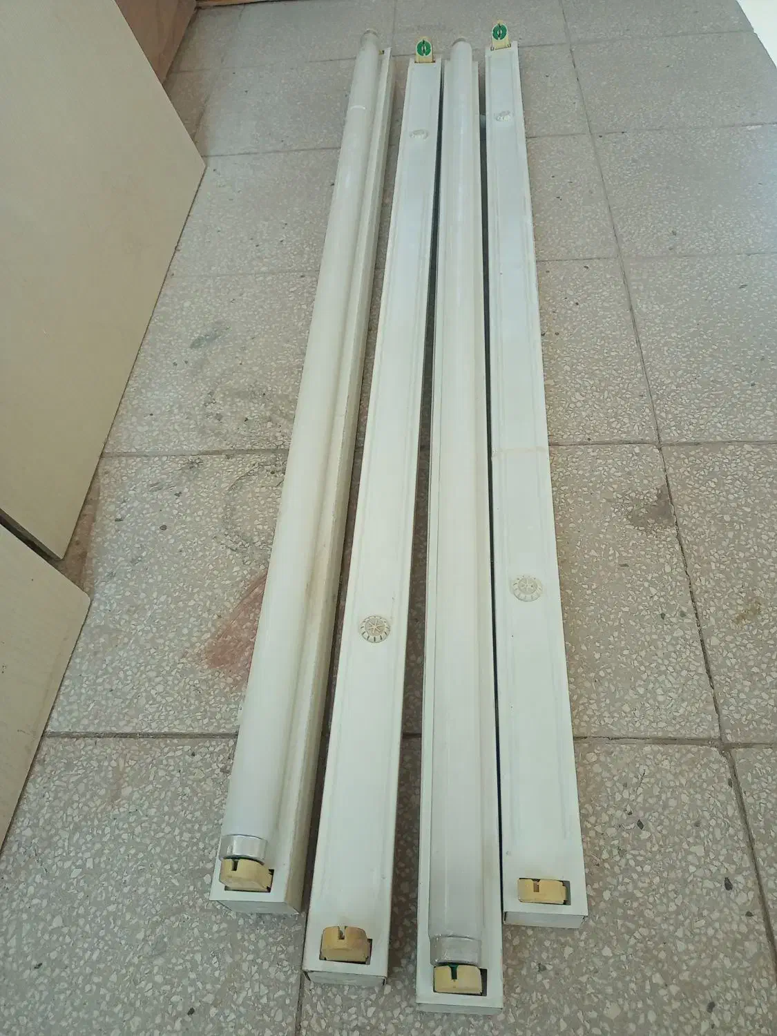 مهتابی یک قلو|لامپ و چراغ|سبزوار, طبرسی (جعفرآباد)|دیوار