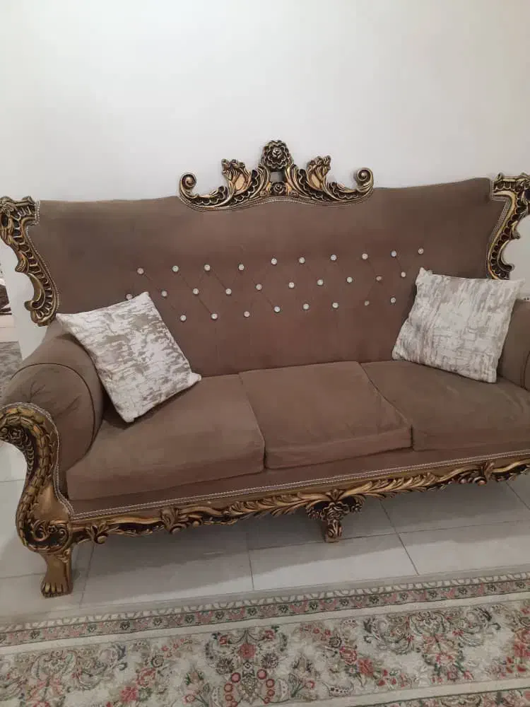 مبل سلطنتی ۷نفره|مبلمان خانگی و میز عسلی|رشت, باهنر|دیوار