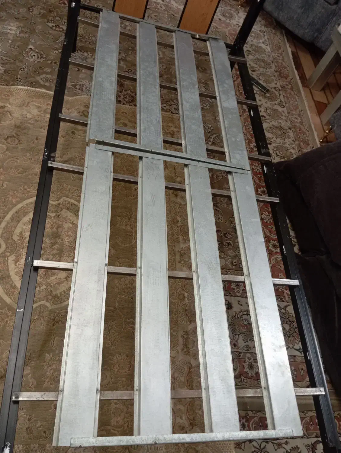 تخت فلزی|تخت و سرویس خواب|مشهد, مشکینی (شهرک غرب)|دیوار