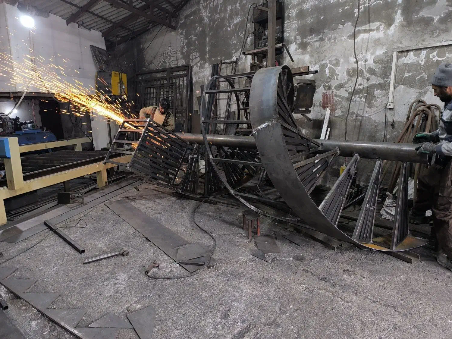 به یک کارگر جوشکار نیازمندم|استخدام صنعتی، فنی، مهندسی|نوشهر, |دیوار