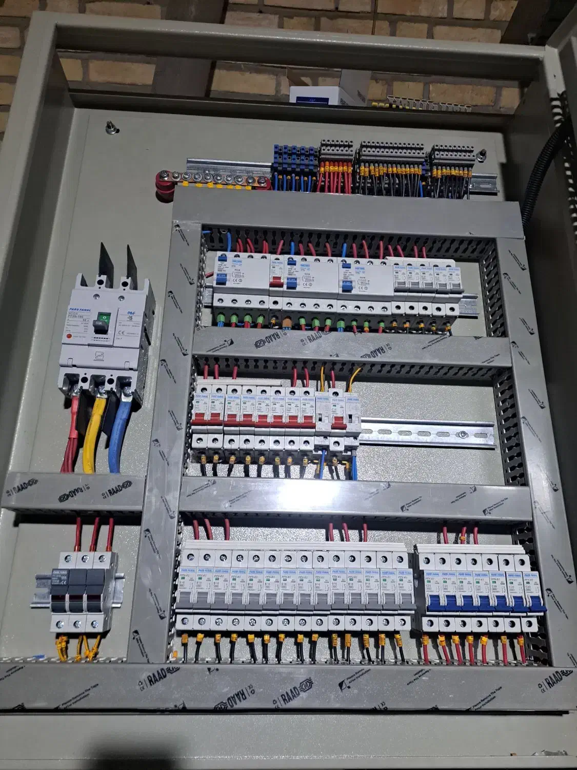 ساخت و تعمیر تابلو های صنعتی|خدمات پیشه و مهارت|سنندج, |دیوار