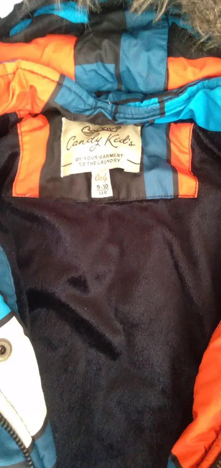 کاپشن|کفش و لباس بچه|قم, شهدا|دیوار