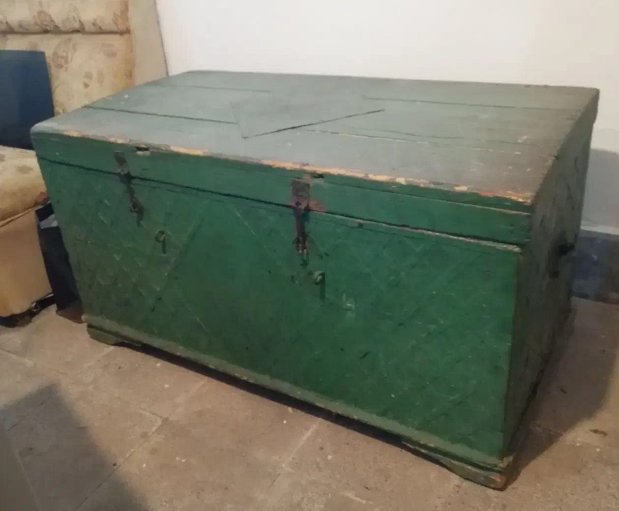 صندوق چوبی قدیمی|کلکسیون اشیاء عتیقه|اردبیل, |دیوار